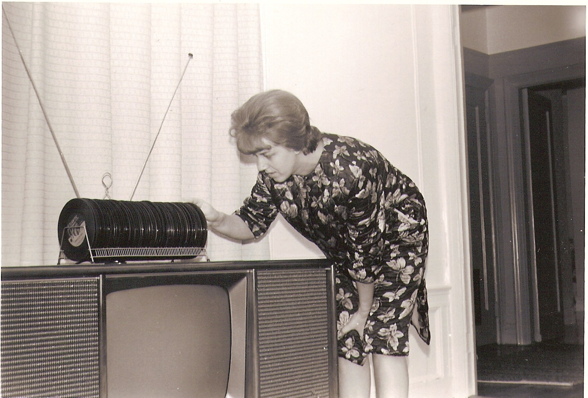 Large TV/stereo set from the 1960s